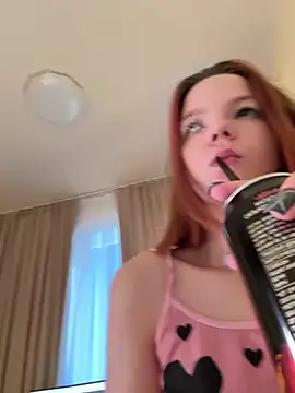 Chat XXX en directo de CherryBombs-