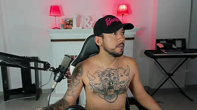 XXX chat uživo modela dereck_karter