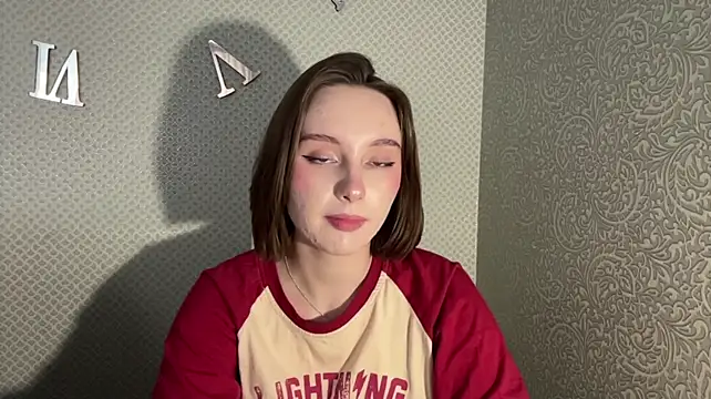 LovieClausing live XXX chat