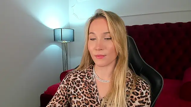 ElaraVoltage Chat XXX live