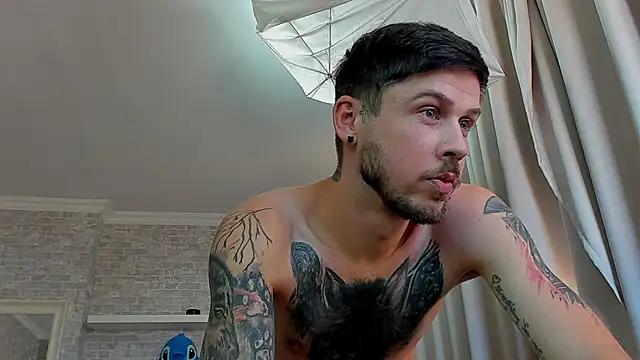 JonahShaw Adlı Modelin Canlı XXX Sohbeti