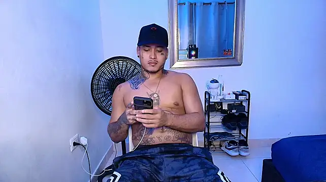 crow_black00 Live XXX Chat