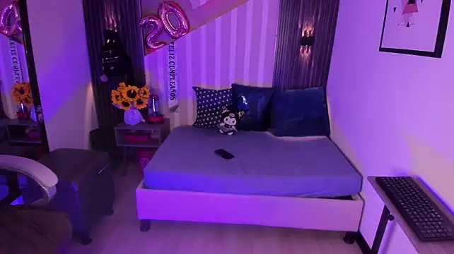 LittleeStar Chat XXX in diretta