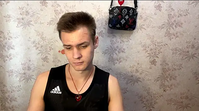 XXX chat uživo modela BigBabyMax