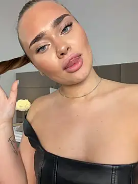 MonicaWestt Live XXX-Chat