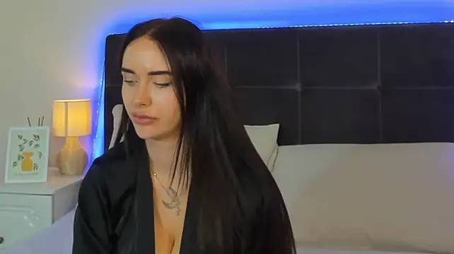 KellyWhites live XXX chat