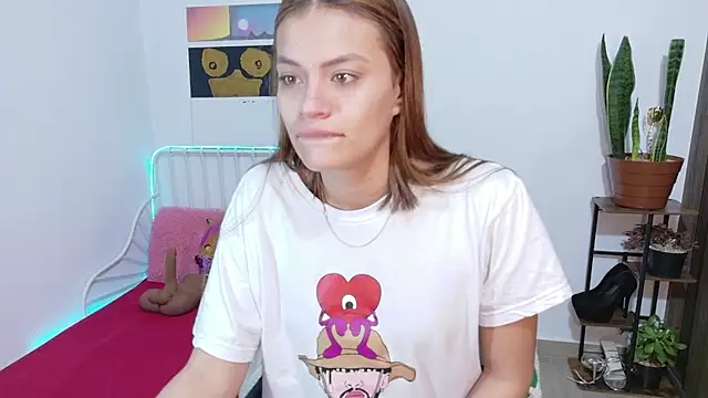 Emerald_Sparkles_ Adlı Modelin Canlı XXX Sohbeti