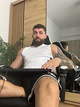Chatroom XXX en direct de LustyMike_