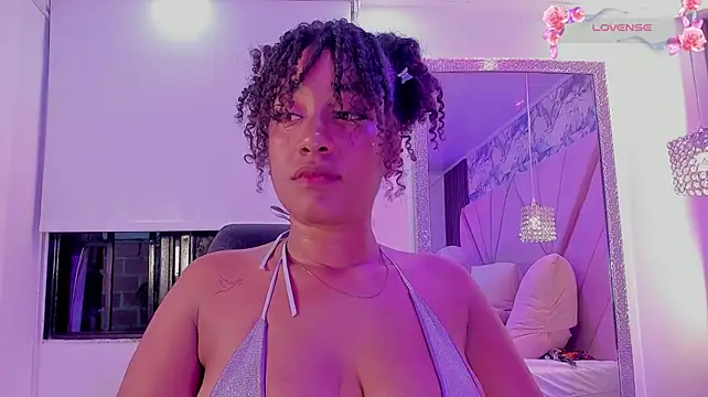 mia_rouxx1 Adlı Modelin Canlı XXX Sohbeti