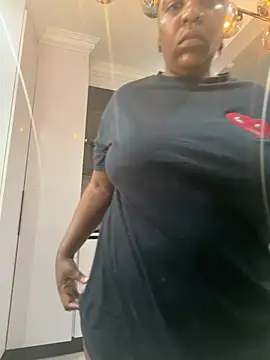צ'אט XXX בשידור חי של Kinkyphatass