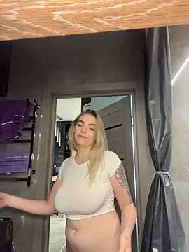 HugeBoobsAlice Chat XXX in diretta