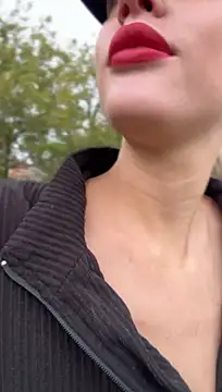 XXX chat uživo modela KikiWatson