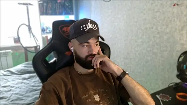 צ'אט XXX בשידור חי של _Serious_Man