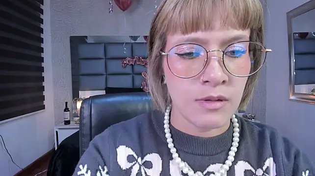 Mrs_Regina_clk's Live Chat Room