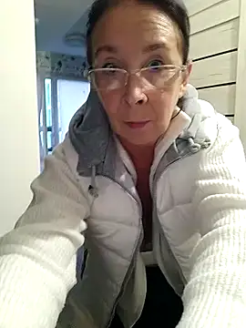 Chat +18 de Celine_Faer1 ao vivo
