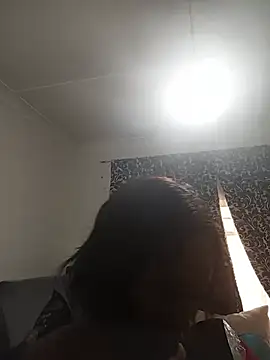 sluttylaura21 现场XXX聊天