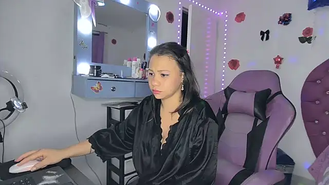 soffy_rosses Adlı Modelin Canlı XXX Sohbeti