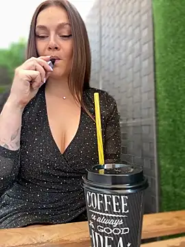CrazyTori Adlı Modelin Canlı XXX Sohbeti