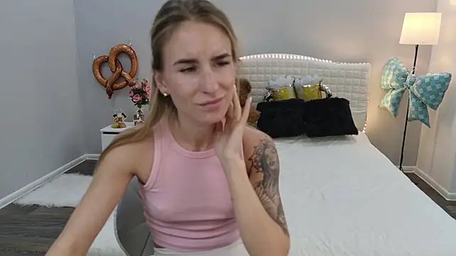 DeboraHorny Adlı Modelin Canlı XXX Sohbeti