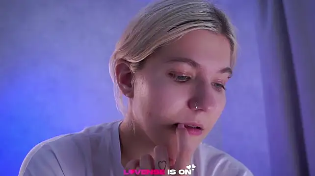 دردشة CammyYoula الجنسية المباشرة