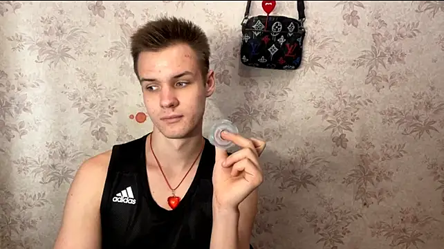 XXX chat uživo modela BigBabyMax