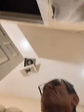 bobby69cock Adlı Modelin Canlı XXX Sohbeti
