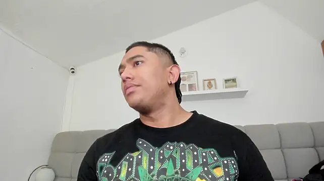 erotic_sins' Live XXX Chat