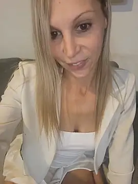 jennyy256 Adlı Modelin Canlı XXX Sohbeti