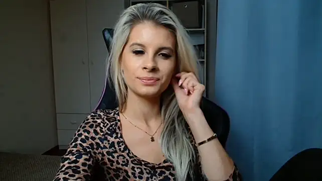 KristineGlow Live XXX-chat