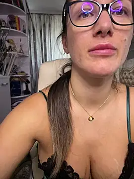 HotXMom_'s Live XXX Chat