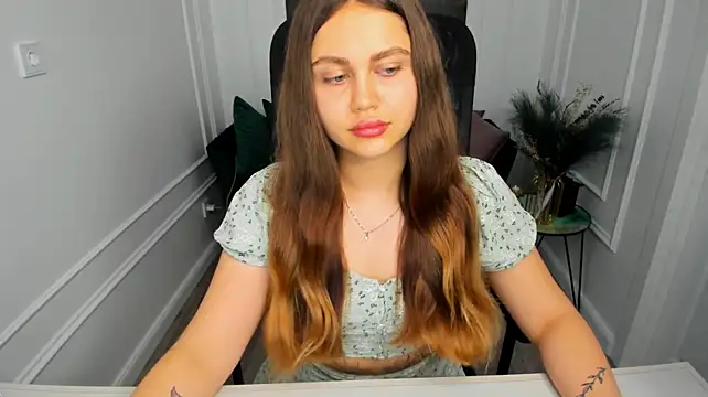 SaraMuger Chat XXX in diretta