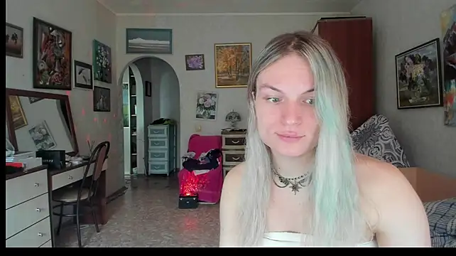 milliKira006 Adlı Modelin Canlı XXX Sohbeti