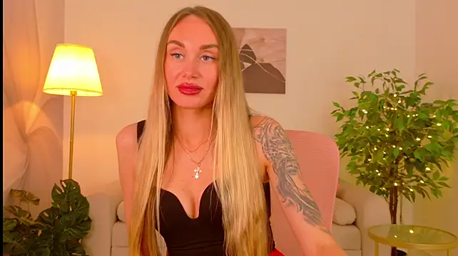 VivianWesst Chat XXX in diretta