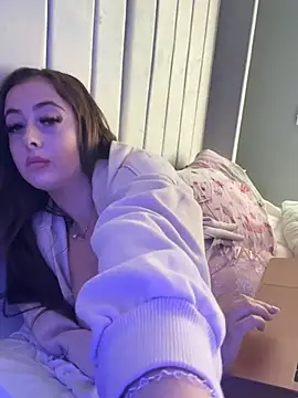 Онлайн чат XXX BrunetteBarbieXx_