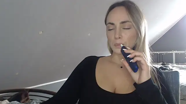 ScarlettSensitive live XXX chat