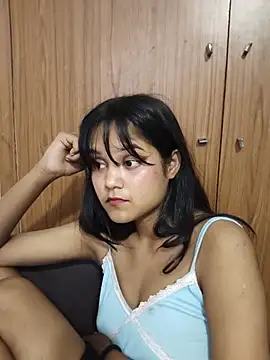 Hie-Lily Adlı Modelin Canlı XXX Sohbeti