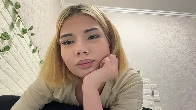 VersieWoodal Adlı Modelin Canlı XXX Sohbeti