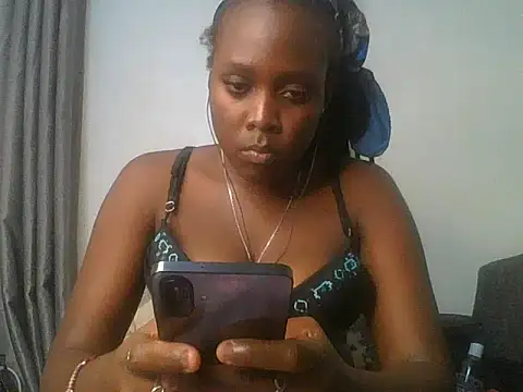 Beverly_girl1_ Adlı Modelin Canlı XXX Sohbeti