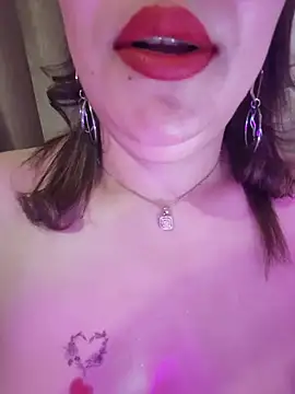 Doodqueen Adlı Modelin Canlı XXX Sohbeti