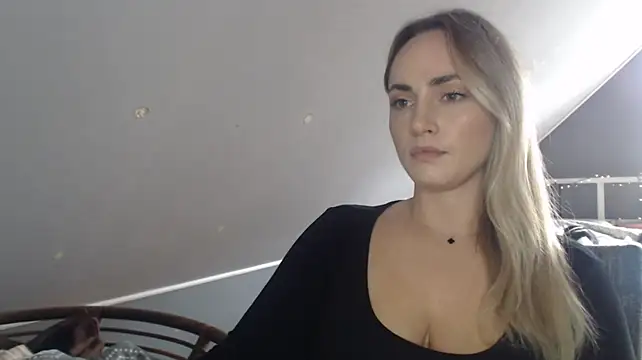 ScarlettSensitive Adlı Modelin Canlı XXX Sohbeti