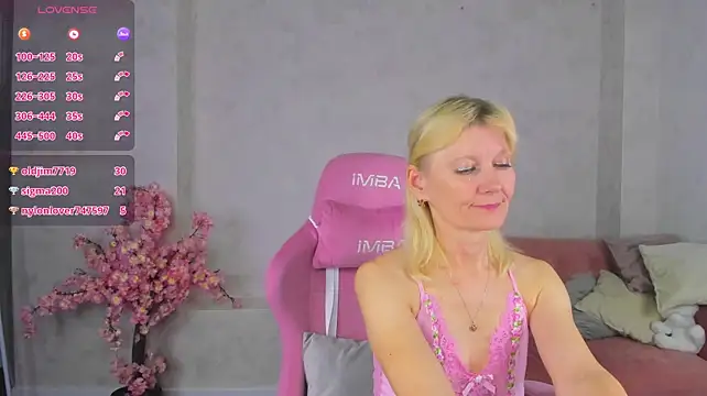 Julie_Lucas' Live XXX Chat