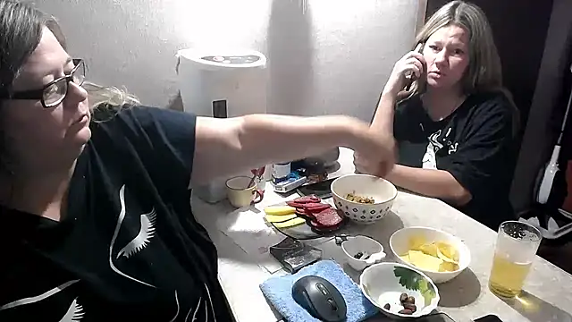 sex2 Adlı Modelin Canlı XXX Sohbeti