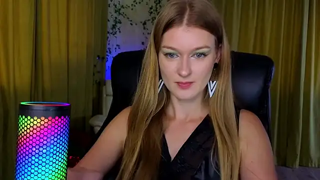 MysticVenus_ Adlı Modelin Canlı XXX Sohbeti