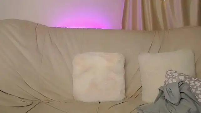XXX chat uživo modela EllyColins
