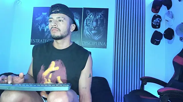 XXX chat uživo modela Dackson77