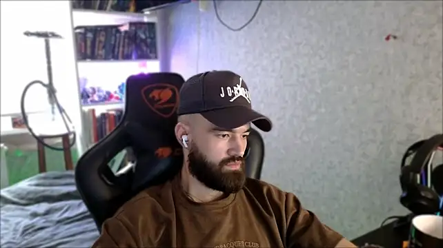 Chatroom XXX en direct de _Serious_Man
