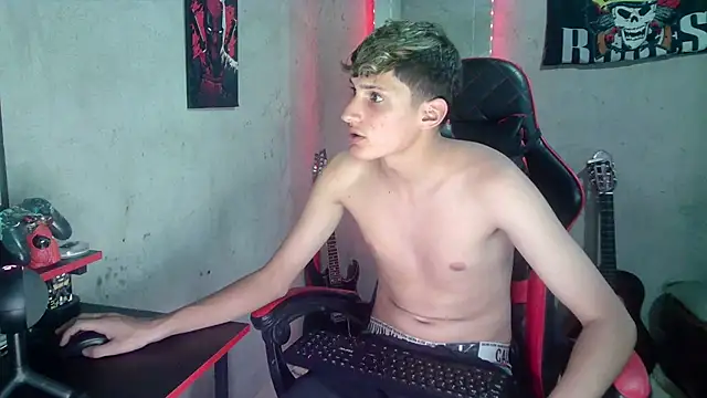 flaquito_junior Adlı Modelin Canlı XXX Sohbeti