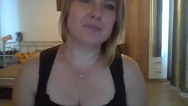 ElenaLove888 Adlı Modelin Canlı XXX Sohbeti