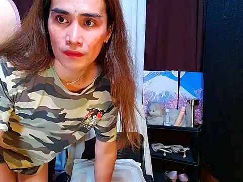 دردشة HornyKerujieTrans الجنسية المباشرة