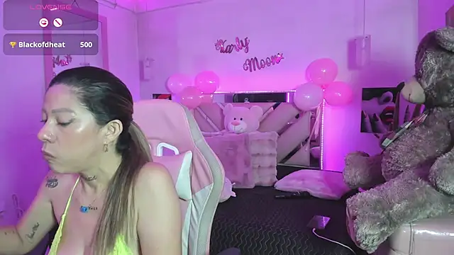 Karly_moon Adlı Modelin Canlı XXX Sohbeti